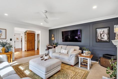 Photo of property in 3 San Ambrosio Rise, Henderson, Auckland, 0612
