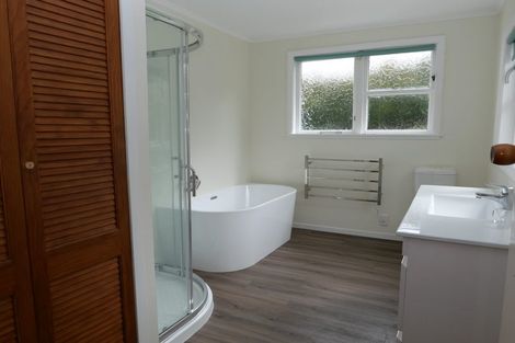 Photo of property in 16 Kotare Street, Waikanae, 5036