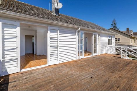 Photo of property in 18 Humphrey Kemp Avenue, Henderson, Auckland, 0612