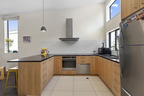 Photo of property in 104u7 Maupuia Road, Maupuia, Wellington, 6022