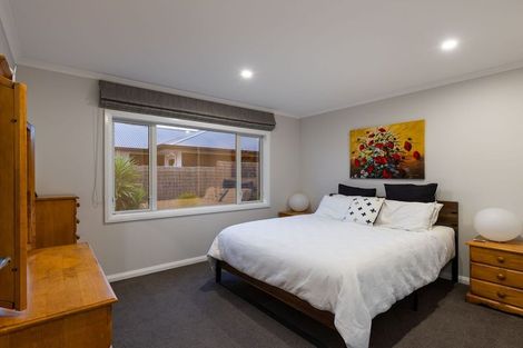 Photo of property in 3 Silicon Way, Fitzherbert, Palmerston North, 4410