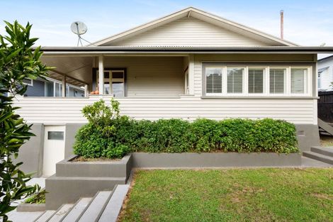 Photo of property in 45 Napier Terrace, Hospital Hill, Napier, 4110