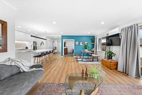 Photo of property in 37 Josh Road, Huapai, Kumeu, 0810