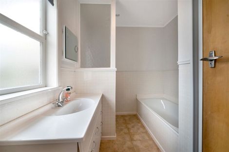 Photo of property in 81 Lynwood Road, New Lynn, Auckland, 0600