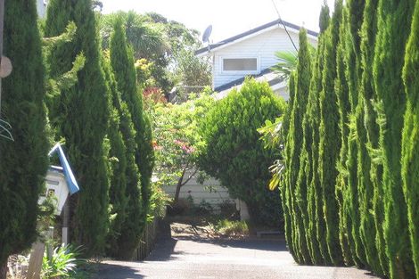 Photo of property in 1/39 Eastcliffe Road, Castor Bay, Auckland, 0620