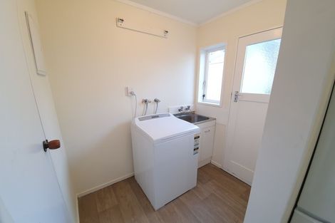 Photo of property in 2 Ladbrooke Drive, Newlands, Wellington, 6037