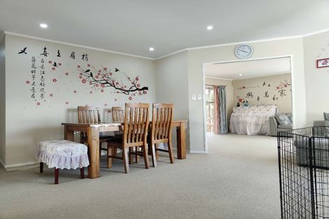 Photo of property in 72 Granville Drive, Massey, Auckland, 0614