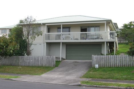 Photo of property in 2/34 Elizabeth Drive, West Harbour, Auckland, 0618