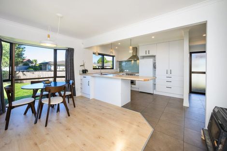 Photo of property in 53 Raglan Avenue, Cloverlea, Palmerston North, 4412