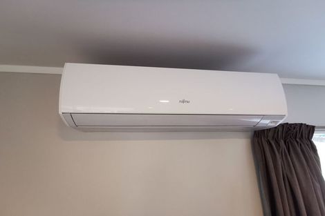 Photo of property in 1 Marbella Drive, Massey, Auckland, 0614