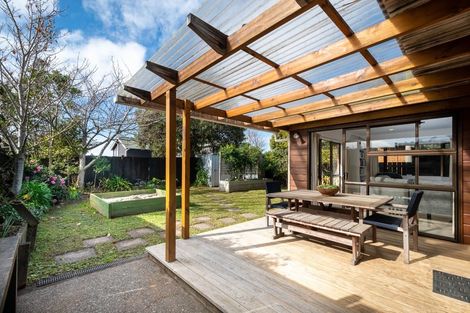 Photo of property in 11 Javelin Place, West Harbour, Auckland, 0618