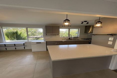 Photo of property in 16 West Glade Crescent, Birkenhead, Auckland, 0626