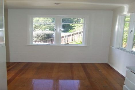 Photo of property in 4 Royston Way, Newlands, Wellington, 6037