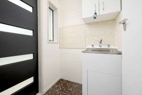 Photo of property in 5/106 West Coast Road, Glen Eden, Auckland, 0602
