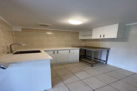 Photo of property in 4 Kervil Avenue, Te Atatu Peninsula, Auckland, 0610