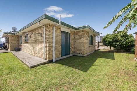 Photo of property in 548 Massey Road, Mangere, Auckland, 2022