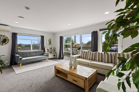 Photo of property in 10 Royalty Rise, Red Beach, 0932