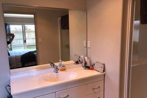 Photo of property in 5 Grabella Place, Papamoa Beach, Papamoa, 3118