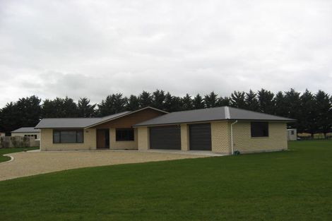 Photo of property in 10 Daffodil Grove, Carterton, 5713