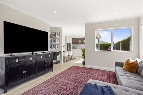 Photo of property in 8 Vinistra Road, Kumeu, 0810