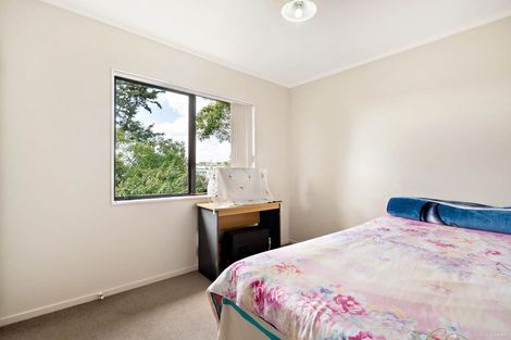 Photo of property in 2/8 Locket Road, Glenfield, Auckland, 0629