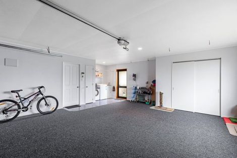 Photo of property in 2 Burnt Oak Drive, Pyes Pa, Tauranga, 3112