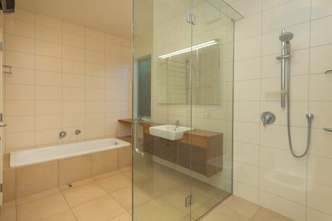Photo of property in 72 Pahiatua Street, Hokowhitu, Palmerston North, 4410