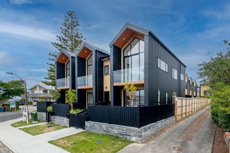 Photo of property in 27a Dawnhaven Drive, Te Atatu Peninsula, Auckland, 0610