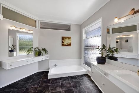 Photo of property in 161 South Road, Hawera, 4610