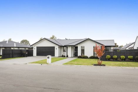 Photo of property in 11 Saint James Place, Rangiora, 7400
