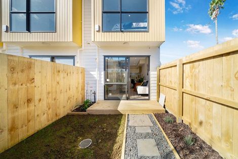 Photo of property in 2/2a Mantra Road, Massey, Auckland, 0614