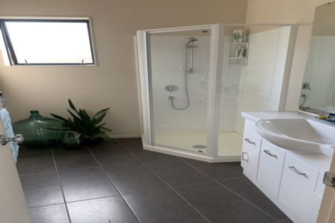 Photo of property in 34 Riverstone Road, Te Atatu Peninsula, Auckland, 0610