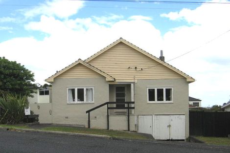 Photo of property in 2/8 Marsh Avenue, Forrest Hill, Auckland, 0620