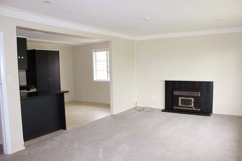 Photo of property in 52 Churchill Avenue, Manurewa, Auckland, 2102