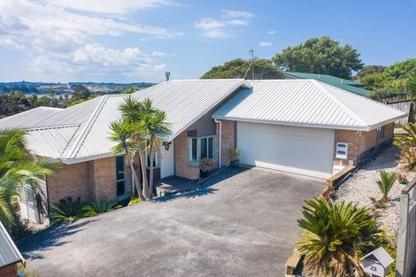 Photo of property in 23 Tyrico Close, Unsworth Heights, Auckland, 0632