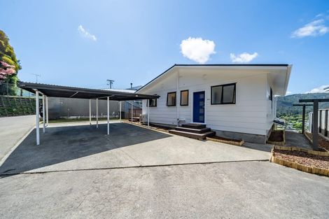 Photo of property in 15b Gribble Grove, Stokes Valley, Lower Hutt, 5019