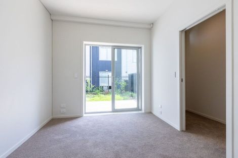 Photo of property in 5 Wharetana Crescent, New Lynn, Auckland, 0600