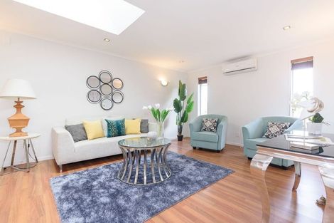Photo of property in 595 Great South Road, Rosehill, Papakura, 2113