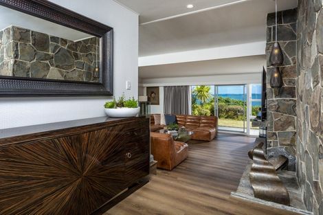 Photo of property in 62 Sharon Road, Waiake, Auckland, 0630