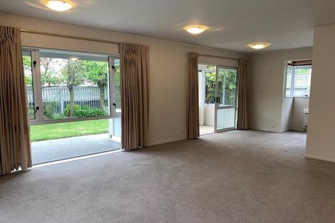 Photo of property in 11 Memorial Avenue, Ilam, Christchurch, 8053