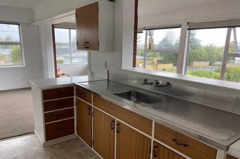 Photo of property in 3/69 Royal View Road, Te Atatu South, Auckland, 0610