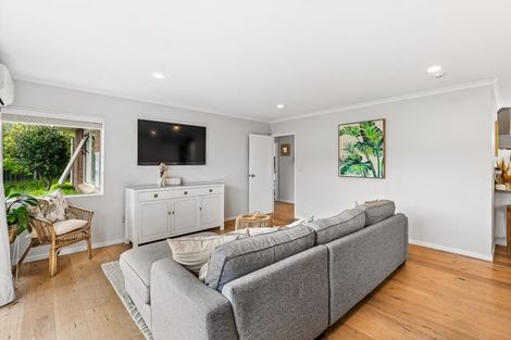 Photo of property in 2/8 Crewe Close, Albany, Auckland, 0632