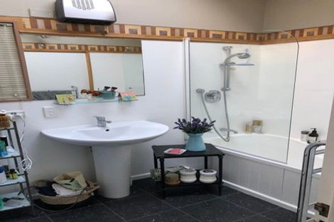 Photo of property in 64 Dale Road, Raumati South, Paraparaumu, 5032