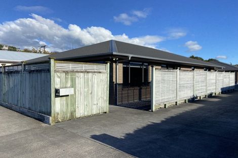 Photo of property in 28 Queens Road, Glen Avon, New Plymouth, 4312