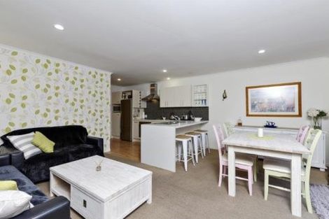 Photo of property in 9/17 Harbour View Road, Te Atatu Peninsula, Auckland, 0610