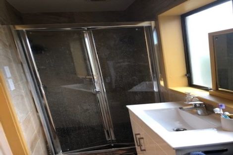 Photo of property in 2/215 Eskdale Road, Birkenhead, Auckland, 0626