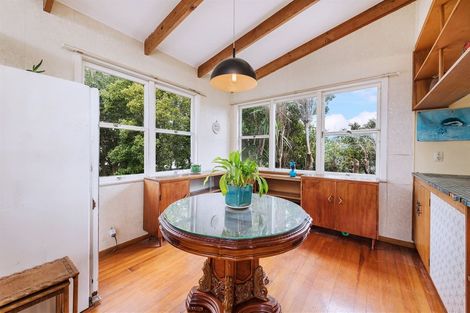 Photo of property in 20 Sunray Avenue, Titirangi, Auckland, 0604