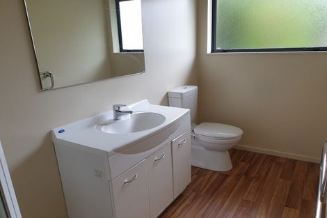 Photo of property in 32a Miles Crescent, Newlands, Wellington, 6037