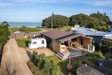 Photo of property in 22 Moana Road, Okitu, Gisborne, 4010