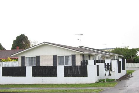 Photo of property in 2/41 Prince Regent Drive, Half Moon Bay, Auckland, 2012